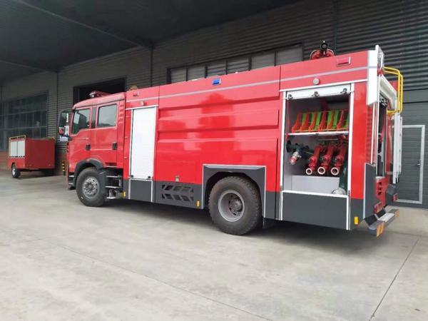 國六重汽豪沃8噸泡沫消防車